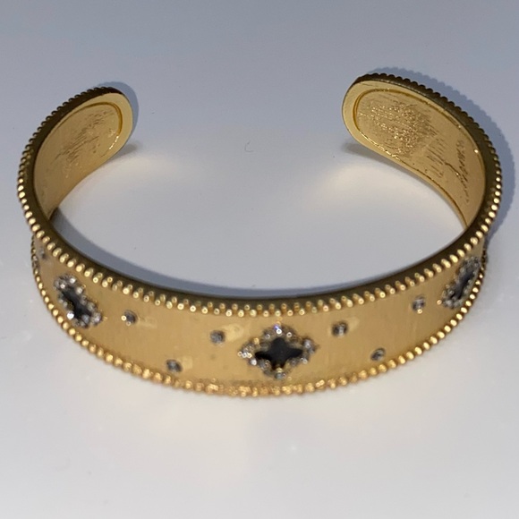 Gold Cuff Bracelet with black Clovers diamond like accents🔥 - Picture 8 of 9